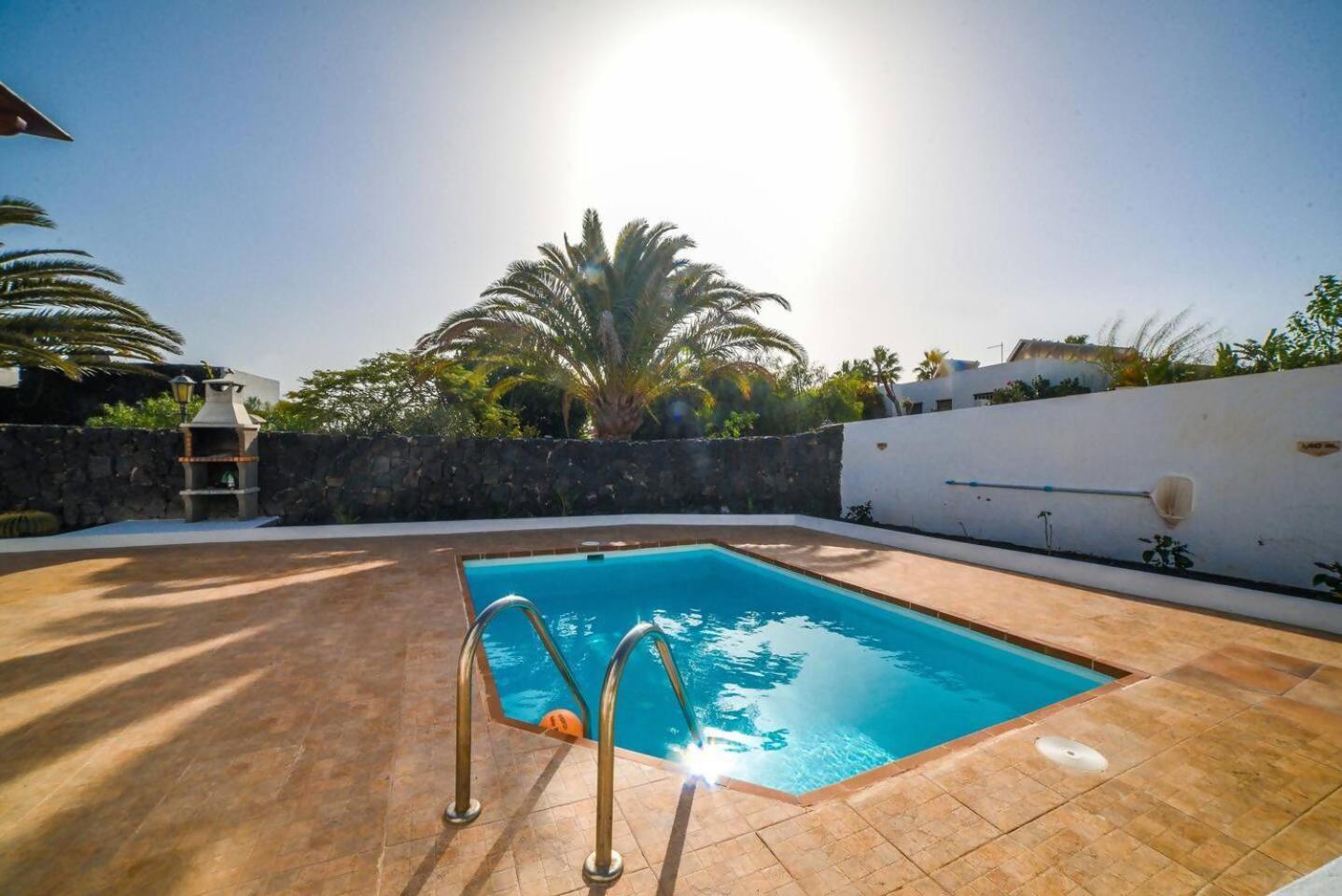 Agradable Y Familiar Con Piscina Casa Inima Villa ปลายาบลังกา ภายนอก รูปภาพ